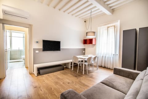 Leone Guest House Apartment in Follonica