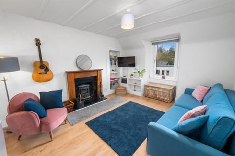 TV and multimedia, Living room, Seating area, Evening entertainment, Entertainment