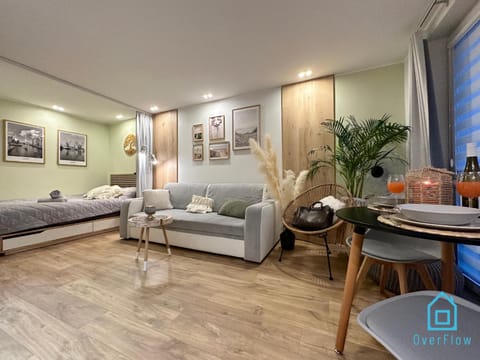 Boho Apartment - 10 Min to Old Town Gdańsk,PKP & Shopping Mall Apartment in Gdansk