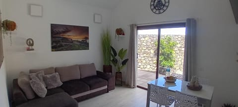 Lopez Aguilar - Mountain Retreat, Terrace & BBQ House in El Hierro