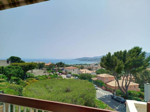 Studio calme avec terrasse à Bormes-les-Mimosas - FR-1-610-17 Apartment in Le Lavandou