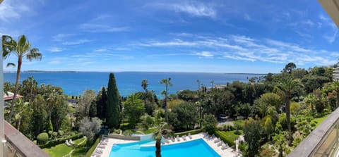 Pool view, Sea view