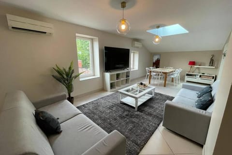 Superbe appartement avec 2 Chambres - 9 Personnes - Parking Privé Apartment in Provence-Alpes-Côte d'Azur