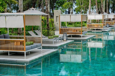 Shower, Bed, Garden, Swimming pool
