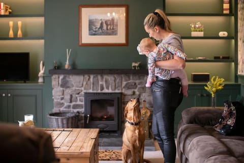 Calm Scottish Country Escape with Hot Tub Sleeps 6 House in Scotland