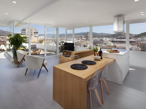 Dining area, City view, Street view