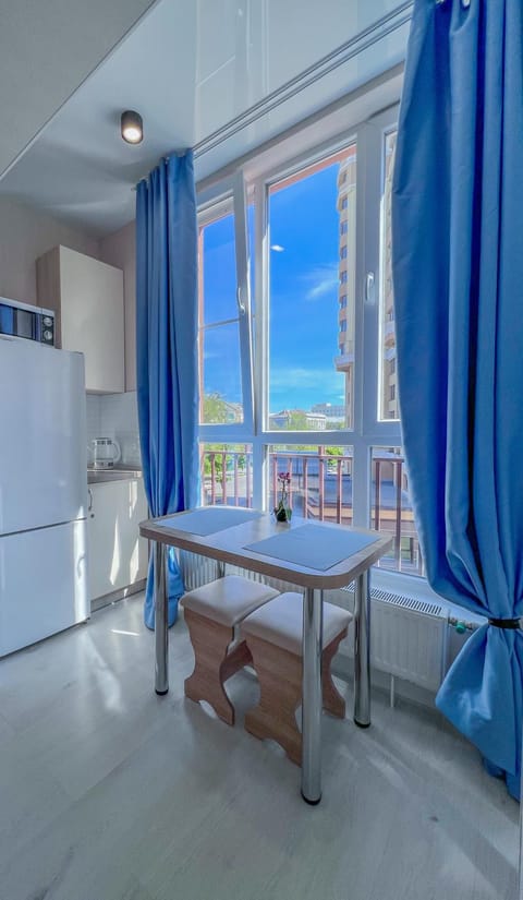 View (from property/room), Kitchen or kitchenette, Dining area