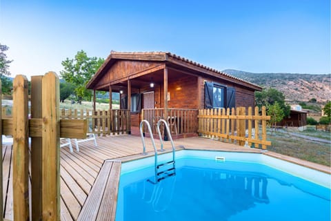 Property building, Patio, Facade/entrance, Day, Natural landscape, Summer, Photo of the whole room, Mountain view, Pool view, Swimming pool, Swimming pool, sunbed