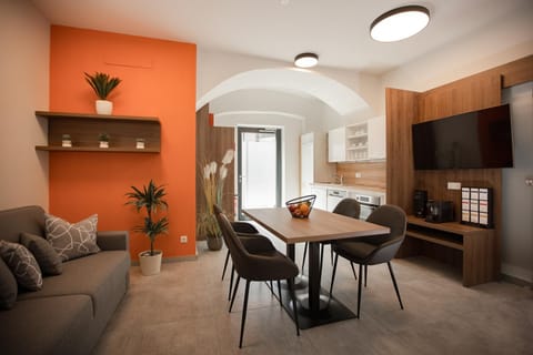 Dining area, kitchen