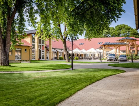 Property building, Patio, Garden, Parking