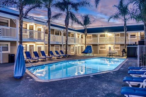 Property building, Pool view, Swimming pool
