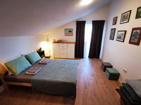 Photo of the whole room, Bedroom