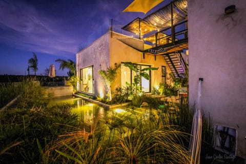 Property building, Night, Garden, Pool view, Area and facilities, Swimming pool