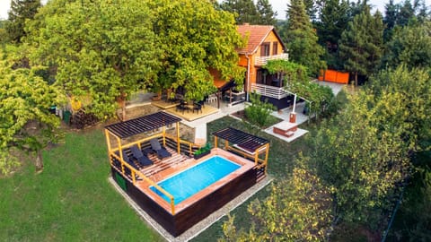 Garden view, Pool view, Swimming pool, sunbed