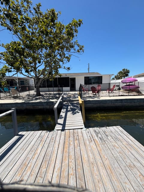 Gorgeous Seaside Seashell Cottage! House in Hudson