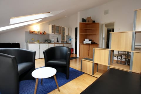 Kitchen or kitchenette, Living room, Seating area