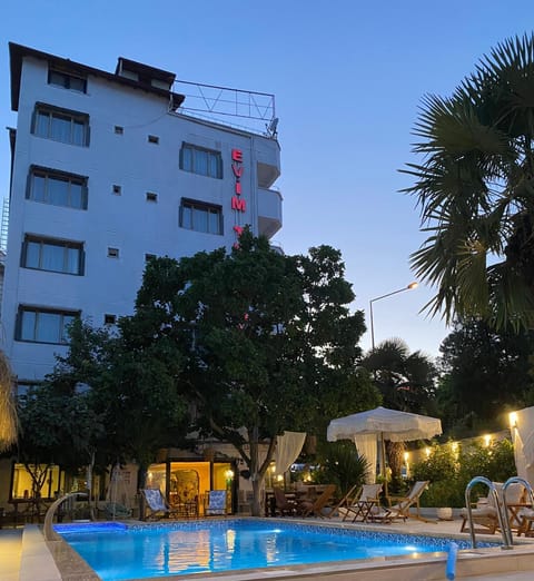 Property building, Garden view, Pool view, Swimming pool