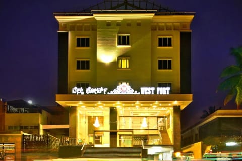 Property building, Facade/entrance, Property logo or sign