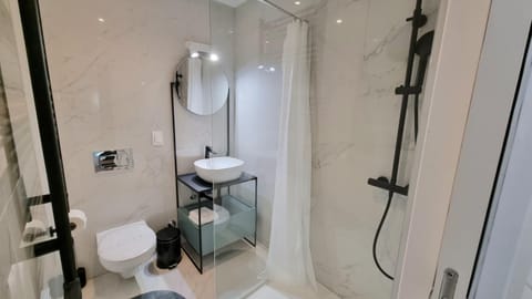 Shower, Toilet, Bathroom