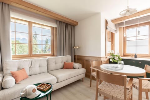 Living room, Seating area, Dining area, Mountain view