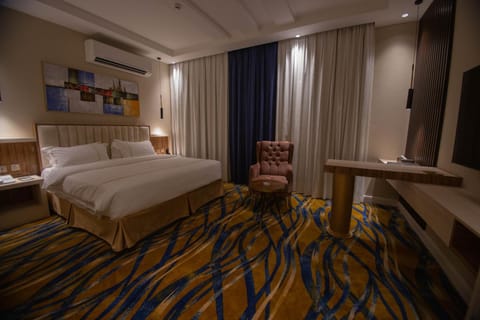 Photo of the whole room, Bedroom