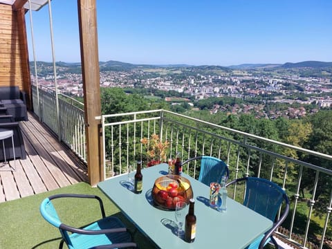 L'INATTENDU Vue imprenable,clim,parking avec borne de recharge, ménage inclus Apartment in Jura