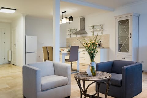 Kitchen or kitchenette, Living room, Seating area