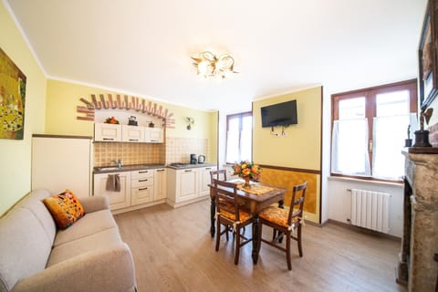 Kitchen or kitchenette, Living room, Dining area