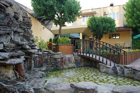 Patio, Restaurant/places to eat
