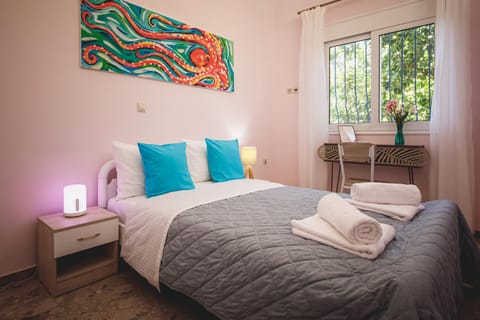 Bed, Photo of the whole room, Bedroom