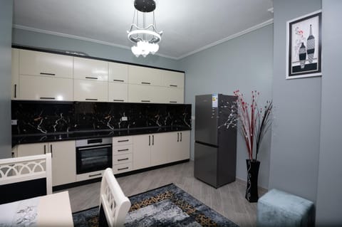 Kitchen or kitchenette, dishwasher, stove