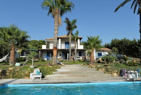 Property building, Spring, Garden, Pool view, Swimming pool, sunbed