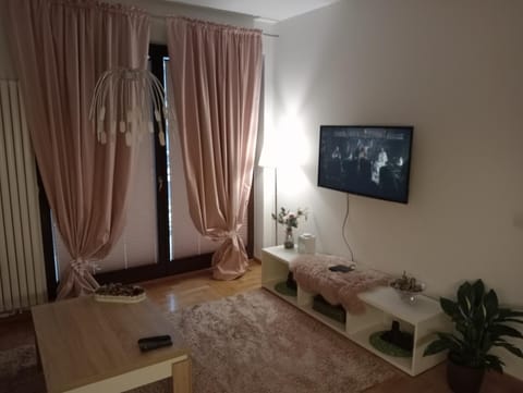 TV and multimedia, Living room, Supermarket/grocery shop, locker