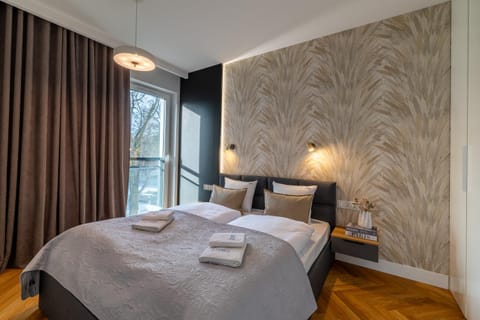 Bed, Bedroom, towels