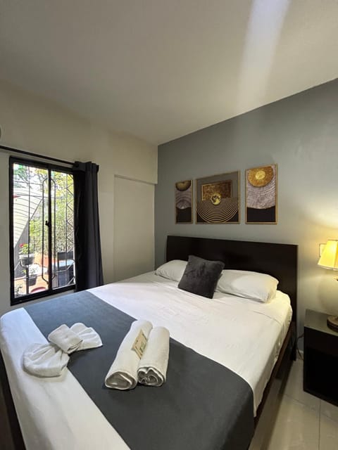 Bed, Bedroom, towels