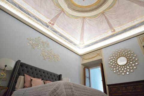 Bed, Photo of the whole room, Decorative detail, Bedroom
