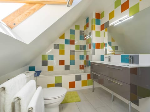 Maison familiale avec jardin clos, 4 pièces, 6 pers, proche plage et commerces, Wifi, parking inclus. - FR-1-477-192 Villa in Locmariaquer