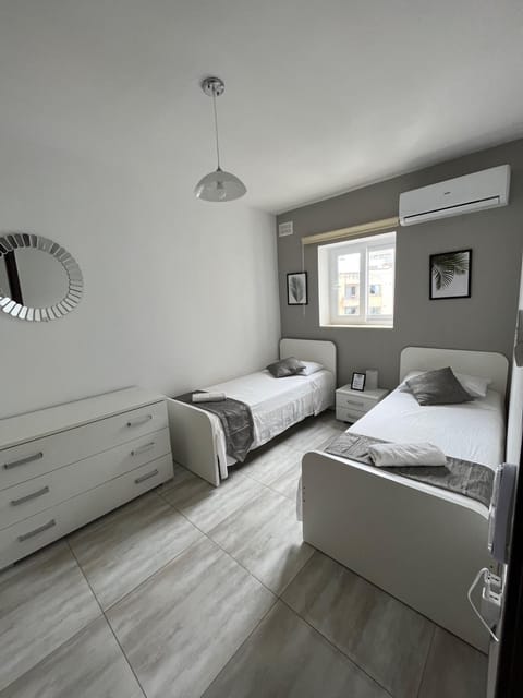 Bed, Bedroom, air conditioner