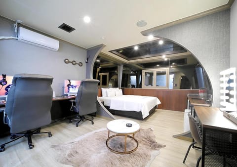Photo of the whole room