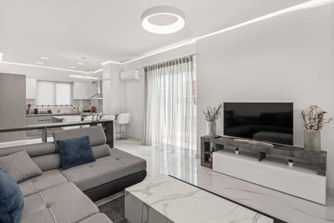 TV and multimedia, Kitchen or kitchenette, Living room, Seating area, Dining area, Evening entertainment