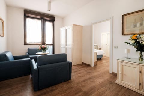 Photo of the whole room, Seating area, Bedroom