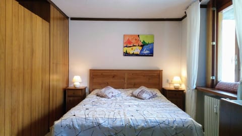 Bed, Photo of the whole room, Decorative detail, Landmark view, Mountain view, furniture, heating, internet, wardrobe