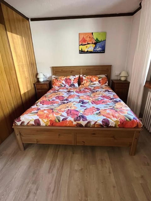 Bed, Photo of the whole room, Decorative detail, Landmark view, heating, internet, wardrobe