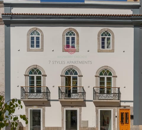 Property building, Facade/entrance, View (from property/room), Balcony/Terrace, Street view