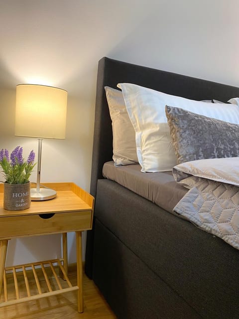 Bed, Seating area, Bedroom