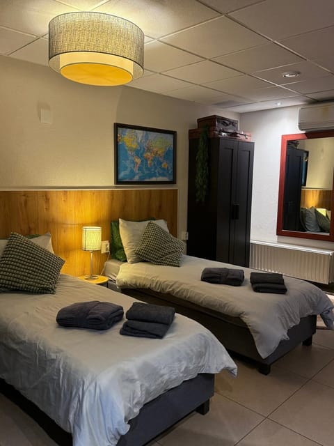 Bed, Bedroom, towels