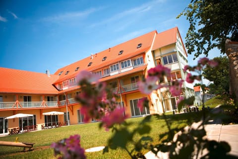Facade/entrance, Summer, Garden view