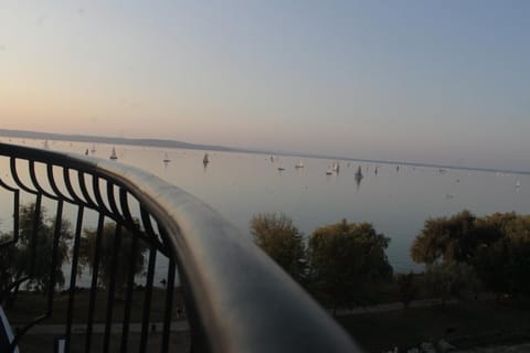 Balcony/Terrace, Lake view