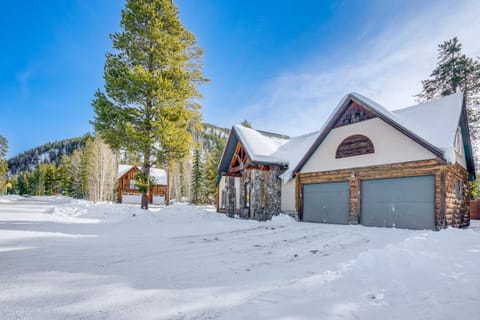 Luxury Keystone Cabin with Hot Tub, 1 Mi to Lifts! Cabin in Keystone