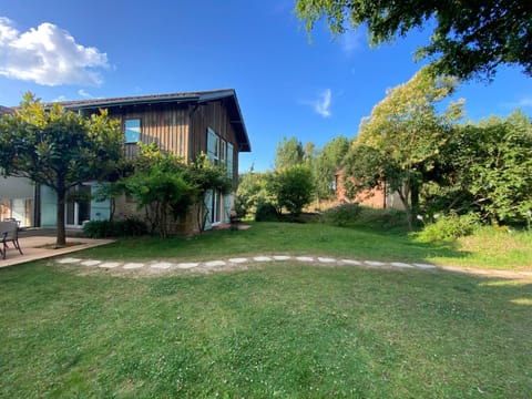 Property building, Garden, Balcony/Terrace, Garden view